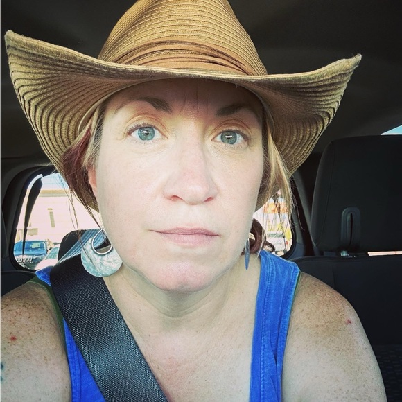 Meet your Posher, Alyson - Picture 2 of 8